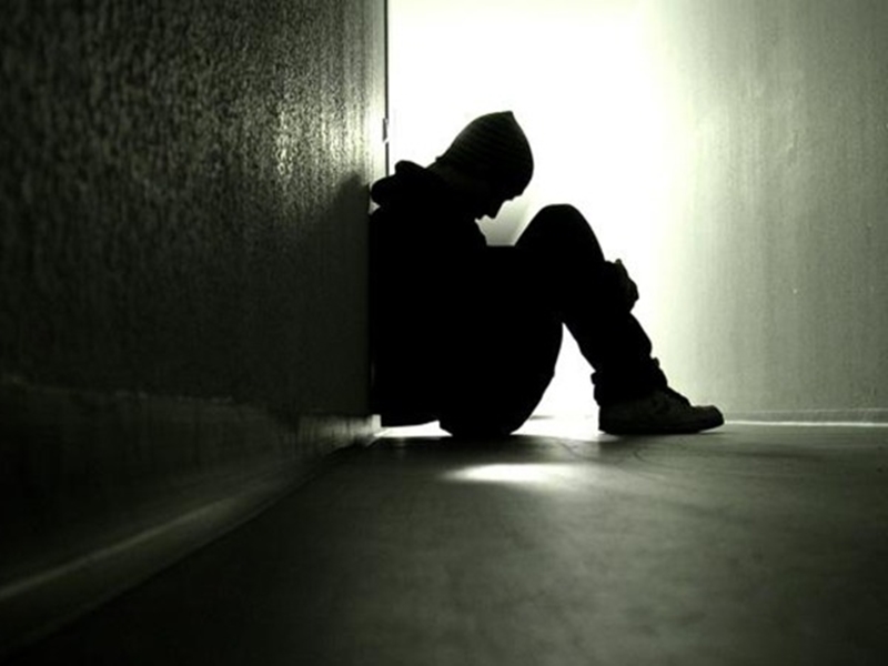 10 خلفيات حزينة لتعبر عن مشاعرك على فيس بوك